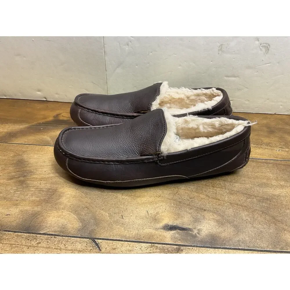 UGG Ascot Slippers Mens 11 Brown Leather Shearling Slippers Slip On Shoes 5379